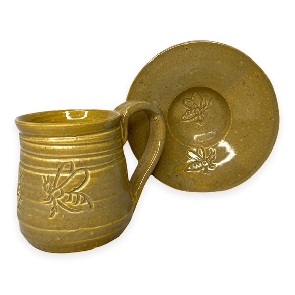 Hand Thrown Stoneware Glazed Pottery Mug and Saucer‎ Bee Carved Artist Signed - Picture 2 of 5